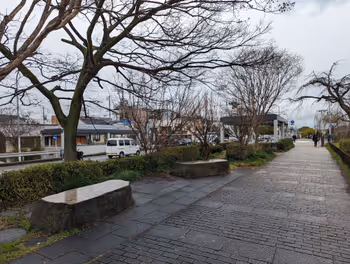 Rest Area near Shichijo Ohashi Bridge, part 1 of the Flower Corridor