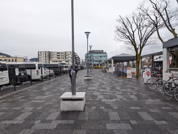 산조역 3, 4, 5번 출구・버스 로터리 부근의 휴식 장소 그 2