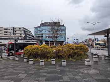 산조역 3, 4, 5번 출구・버스 로터리 부근의 휴식 장소 그 3