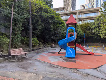 麻布十番駅狸穴公園の休憩場所その6