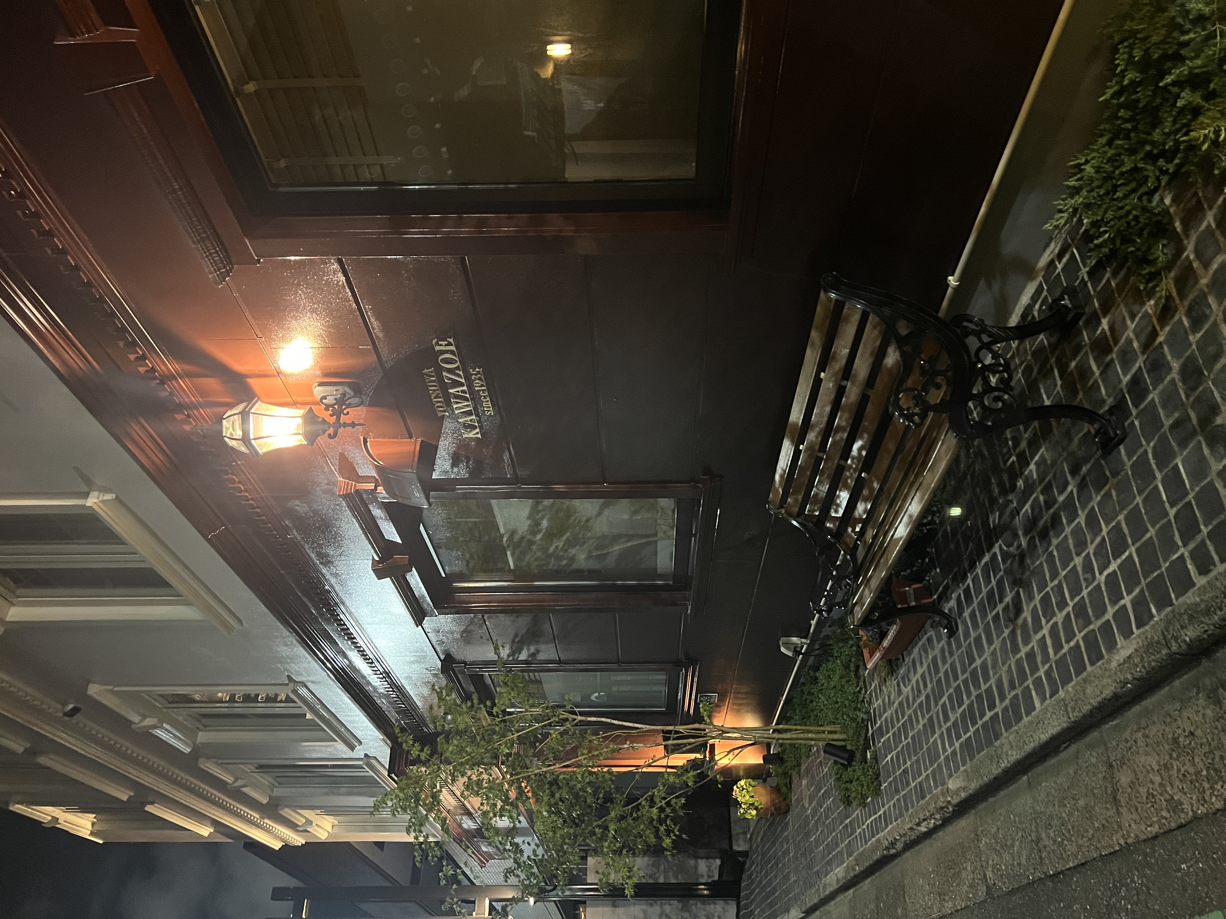 Photo of Yotsuya-Sanchome Station | Bench next to Yotsuya Tanizoe Obstetrics and Gynecology Clinic | Rest Spot 1