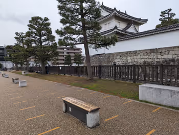 니조조마에역 니조조 히가시오테몬 앞 보도의 휴식 장소 1