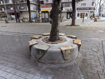 Rest Area 4 in the Shin-kaichi Hondori Shopping Street near Kosoku Kobe Station