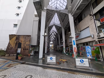 新开地站 新开地本通商店街 拱廊前的休息场所 其1