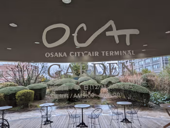 JR難波駅OCAT 屋上庭園の休憩場所その1