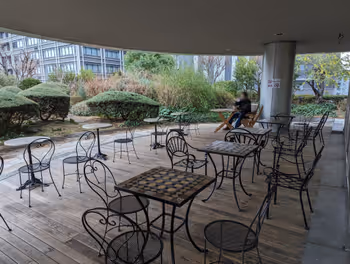 JR難波駅OCAT 屋上庭園の休憩場所その3