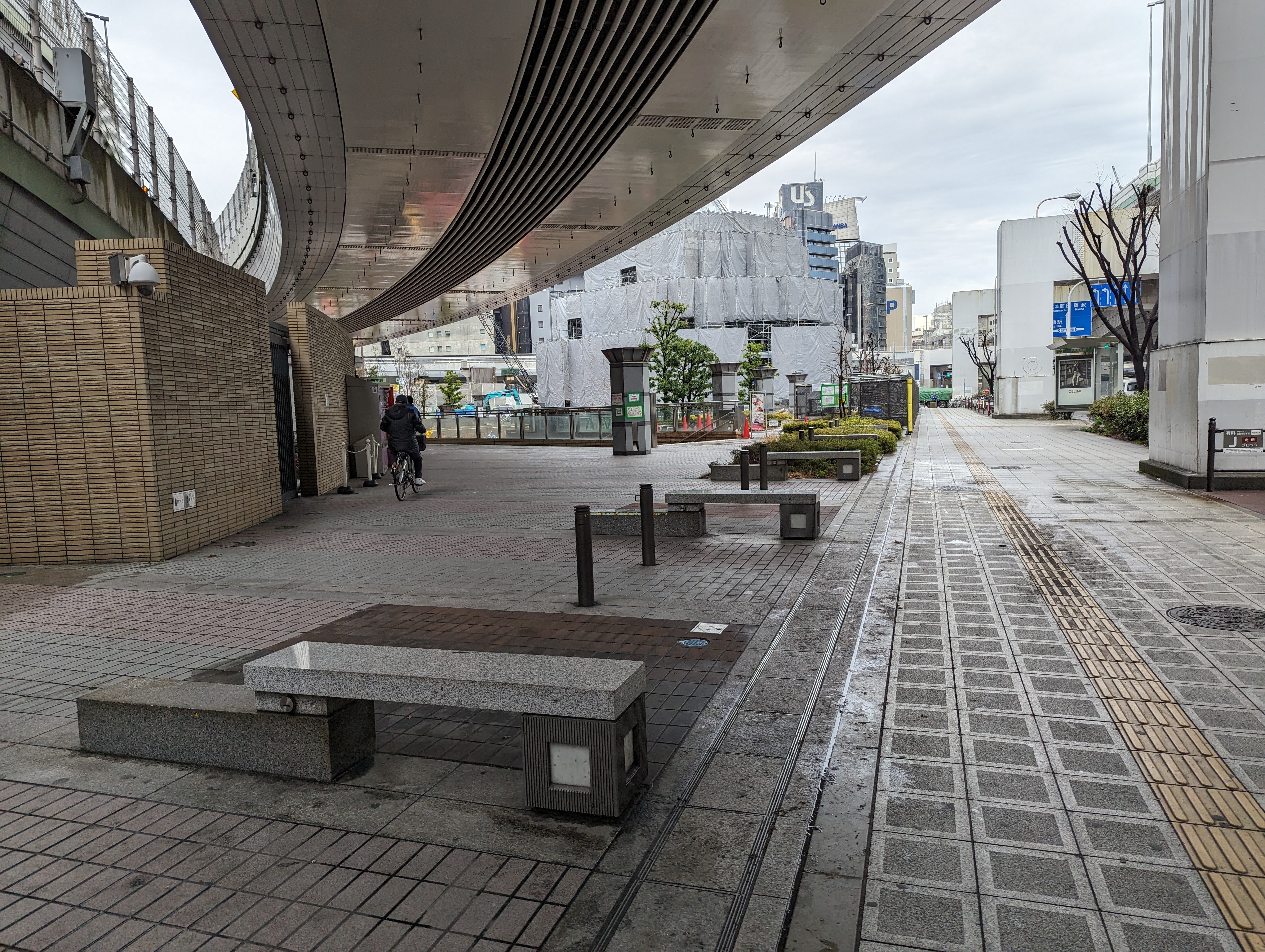 [JR 난바역] 미나토마치 리버플레이스 난바 해치 지상 입구 부근 쉼터 사진 1