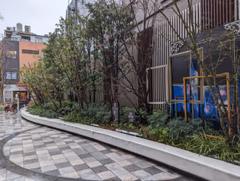 难波站Edion Namba本店 入口旁的休息区2