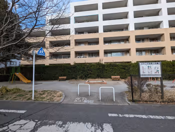 ひばりヶ丘駅谷戸二丁目第1公園の休憩場所その1