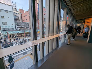 淺草站淺草文化觀光中心2樓的休息場所之二