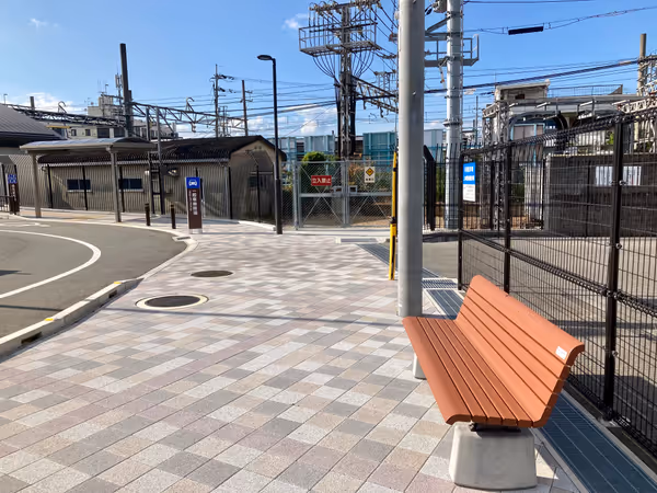 小野・粟生方面ホーム側の改札口 月極駐車場付近の写真2