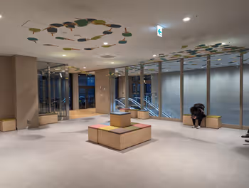 高松站高松Orne ORNE ART GALLERY的休息區其一