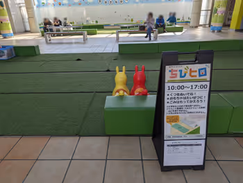 町田駅町田ターミナルプラザ市民広場の休憩場所その3