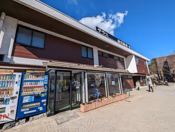Rest area at the Senzoku-ike Boat House near Senzoku-ike Station, Part 1