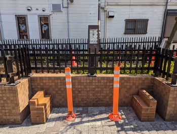 西小山車站西小山站前廣場的休息場所,其三