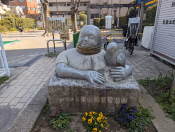 西小山駅東町南児童遊園の休憩場所その1