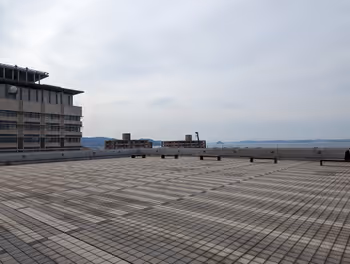 高松車站高松Symbol Tower 塔樓 屋頂廣場的休憩場所其一