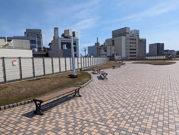 瓦町FLAG 南側デッキの写真3