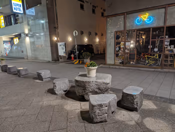 瓦町駅4町パティオの休憩場所その3