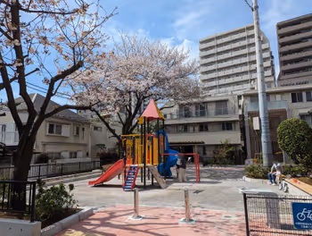 本駒込駅向丘一丁目児童遊園の休憩場所その1