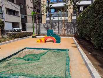 本駒込駅向丘一丁目児童遊園の休憩場所その5