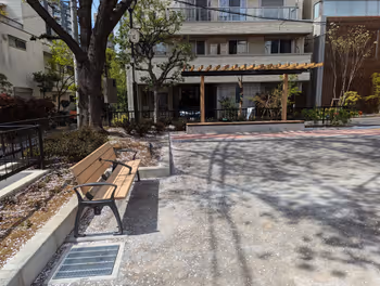 本駒込駅向丘一丁目児童遊園の休憩場所その2