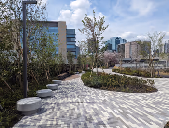 新馬場車站第一三共公開空地的休憩場所其七