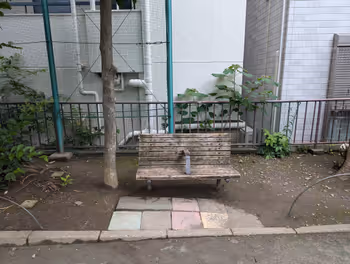 早稻田站高田一丁目兒童遊園的休息場所 其三