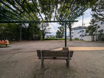 早稻田站目白台一丁目游乐场的休息场所5