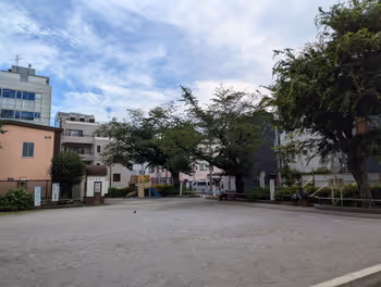 高田馬場駅高田第三公園の休憩場所その2