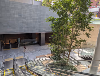 三田駅NORTH STEPの休憩場所その2