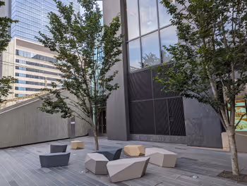 三田駅田町タワーモール1Fの休憩場所その4