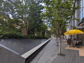 三田駅田町タワーモール1Fの休憩場所その1