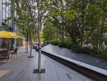 三田駅田町タワーモール1Fの休憩場所その2