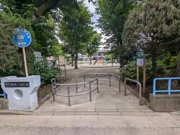 Rest area in Nerima 1-chome Park near Nerima Station, part 1