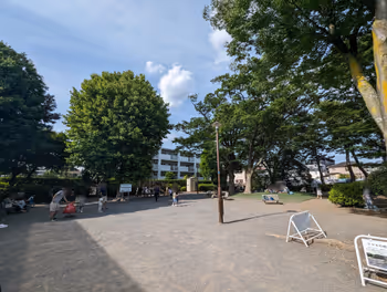 樱新町站世田谷新町公园的休息场所1