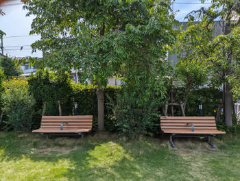 桜新町駅桜新町区民集会所前広場の休憩場所その3