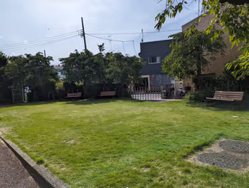 桜新町駅桜新町区民集会所前広場の休憩場所その2