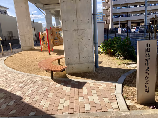 Photo of Nishishinmachi Station | Sanyo Elevated Railway Corner Plaza | Rest Spot 1