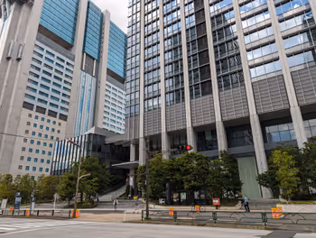 다카나와 게이트웨이역 시나가와 시즌 테라스 에코 광장의 휴식 장소 그 1