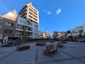 헤이와도리역 센바 광장의 휴식 장소 그 1