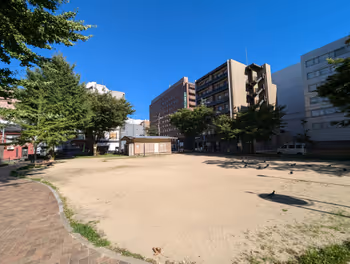 小倉駅米町公園の休憩場所その2