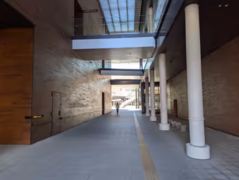 小倉駅ガーデンシティ小倉 東西自由通路の休憩場所その3