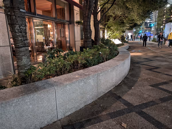 Photo of Shin-Nihombashi Station | Along Edo-dori Street near Nihombashi Muromachi Mitsui Tower | Rest Spot 1