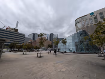 札幌駅南口駅前広場の休憩場所その2