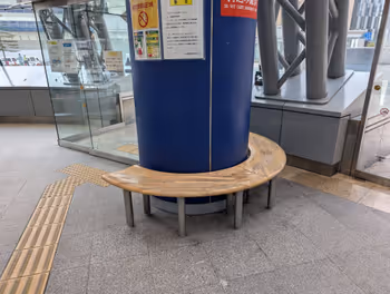 さっぽろ駅アピア1F地上入口の休憩場所その3