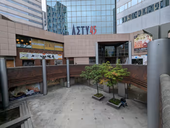 さっぽろ駅アスティ45 手稲通側入口付近の休憩場所その1