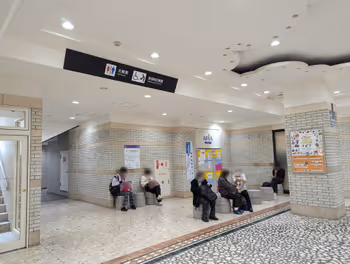 さっぽろ駅アピアWEST やすらぎの広場の休憩場所その2