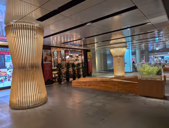 さっぽろ駅チカホ 赤レンガテラス前の休憩場所その4