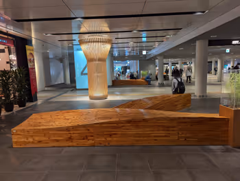 さっぽろ駅チカホ 赤レンガテラス前の休憩場所その2